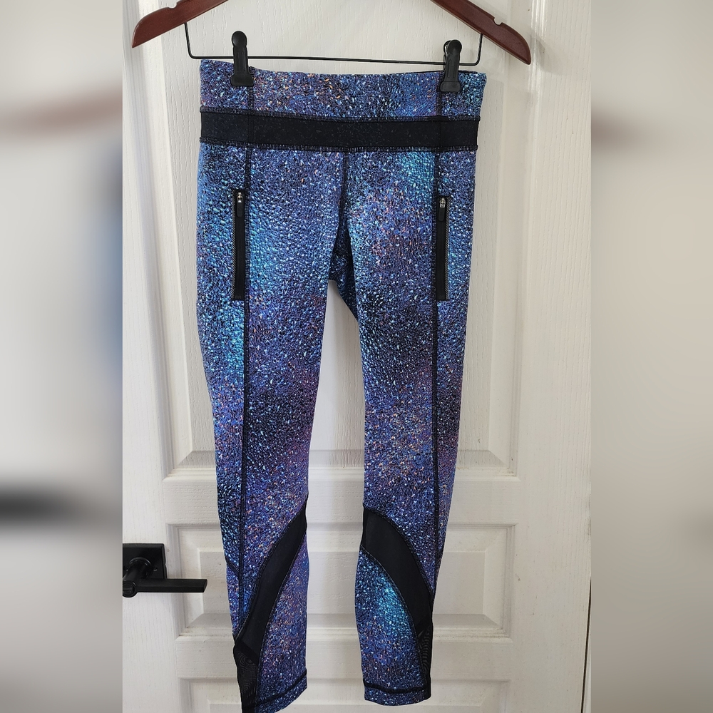 Sparkling Blue Leggings with Zipper Pockets